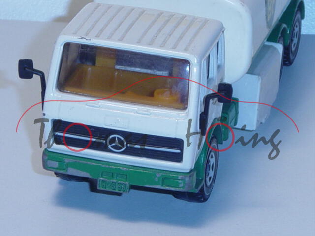 Mercedes 2232 Heizölwagen, cremeweiß/minzgrün, BP, LKW10, mit Farbabplatzern, Modell komplett