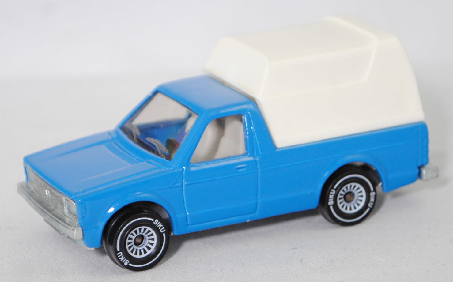 00008 VW Pickup Truck LX (vgl. VW Caddy I) (14D, Typ 147, Mod. 81-83) mit Kastenaufbau, hell-azurblau, VOLKSWAGEN in weiß auf Heckklappe, SIKU SUPER, 1:58, m-