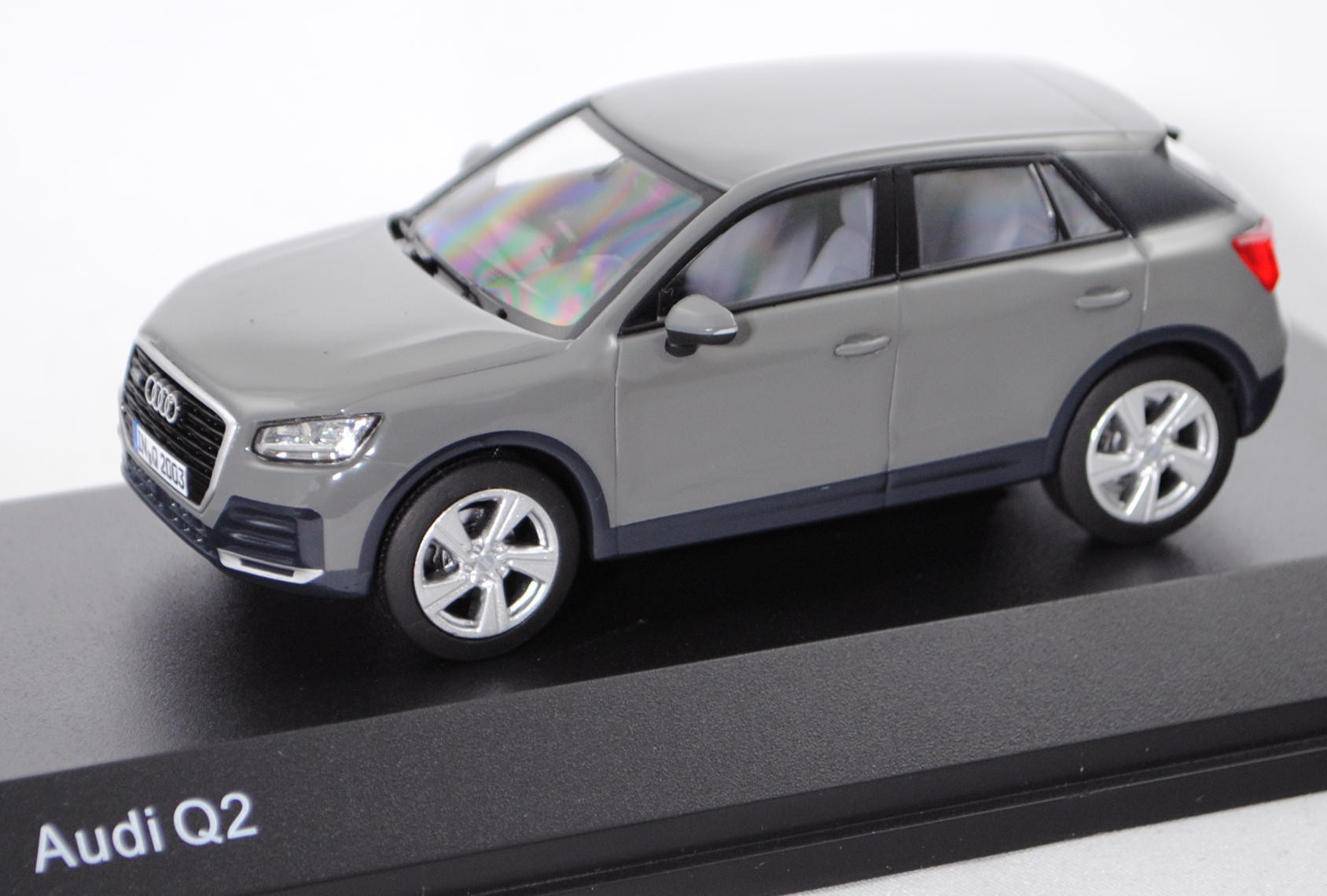 Audi Q2 (Typ GA, Modell 2016-), quantumgrau, iScale, 1:43, Werbeschachtel