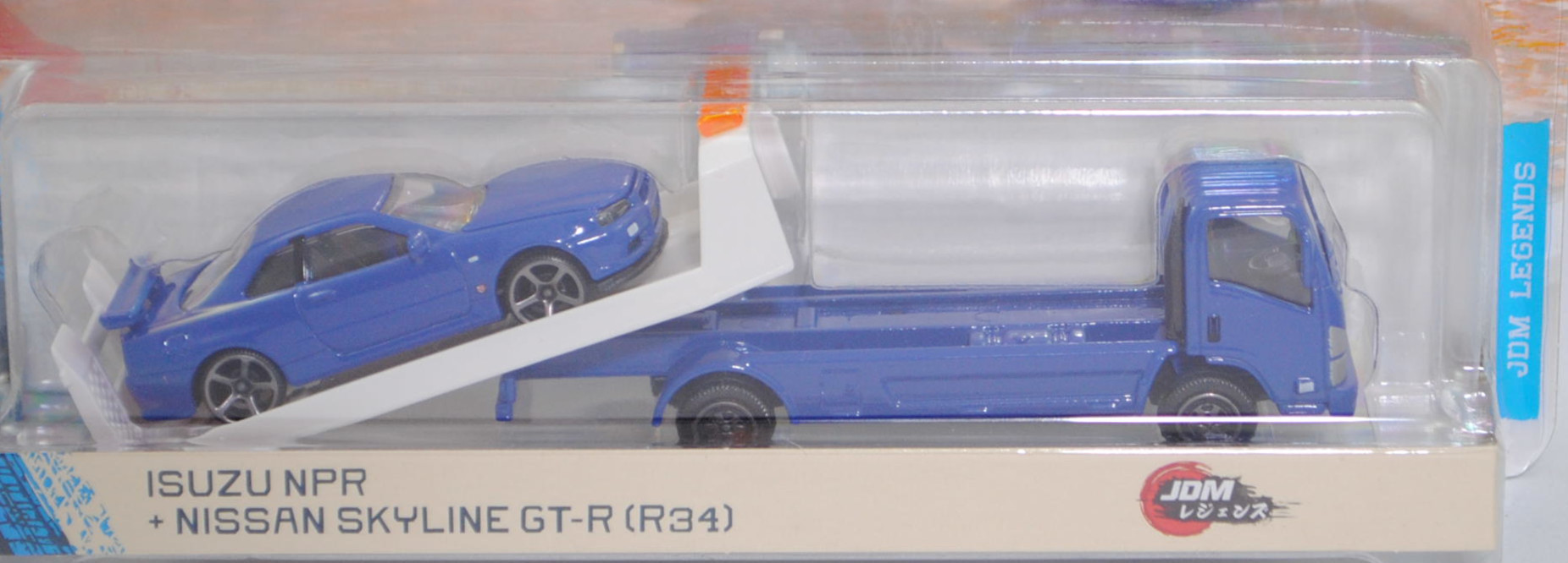 ISUZU NPR75 4x2 (Modell 2016-2023) Abschleppwagen mit Nissan Skyline GT-R (R34, Modell 1999-2002), hell-ultramarinblau, majorette, Blister (JDM Legends Car Transporter)