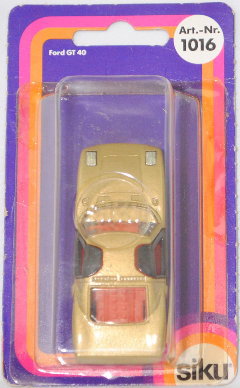 00005 Ford GT40 (Mk I bzw. Mark 1, Modell 1965-1967), Karosserie goldmetallic, Türen schwarz, Bpr. V 296 / W-Germ, Verglasung klar, R11 gerillt, SIKU SUPER, 1:57, P17 (Farbe) (geklebt)