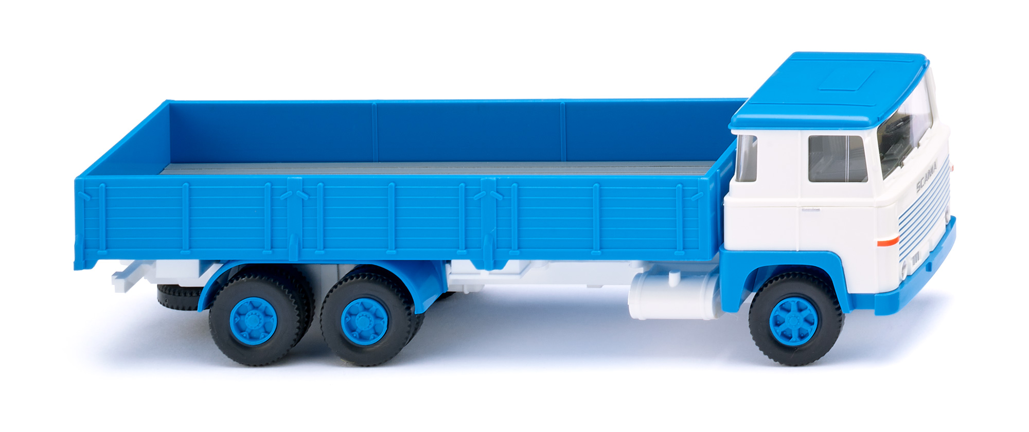 Scania LBT 111 6x4 (Baureihe Serie 1, Modell 1974-1980) Hochbordpritschen-LKW, Fahrerhaus weiß, Dach des Fahrerhauses himmelblau, Wiking, 1:87, mb
