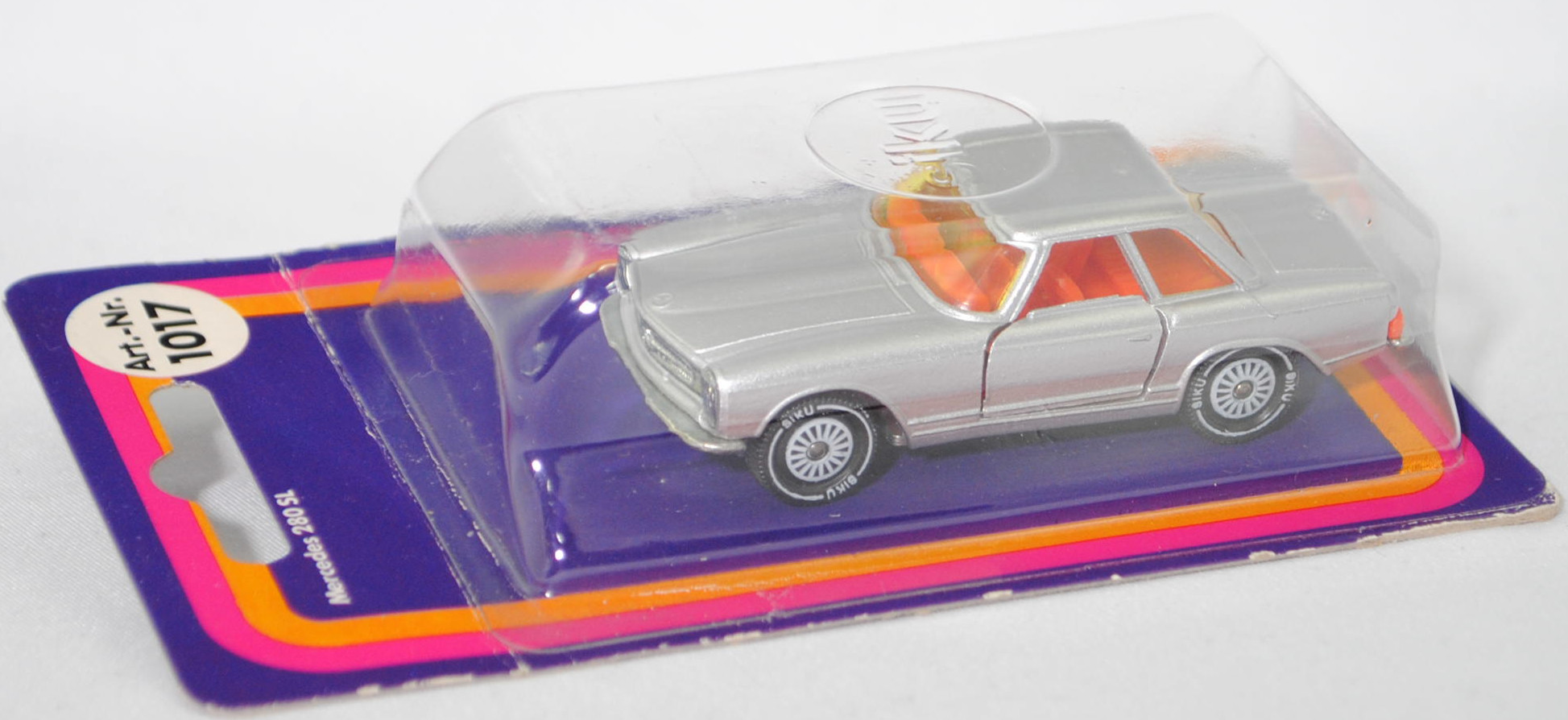 00006 Mercedes-Benz 280 SL (W 113, Pagode, Modell 1968-1971) mit Hardtop (Coupédach), silber, Bpr. V 302 / 1017, W-Germ, Verglasung gelb, R11 gerillt, SIKU SUPER, 1:60, P17 (s/w)
