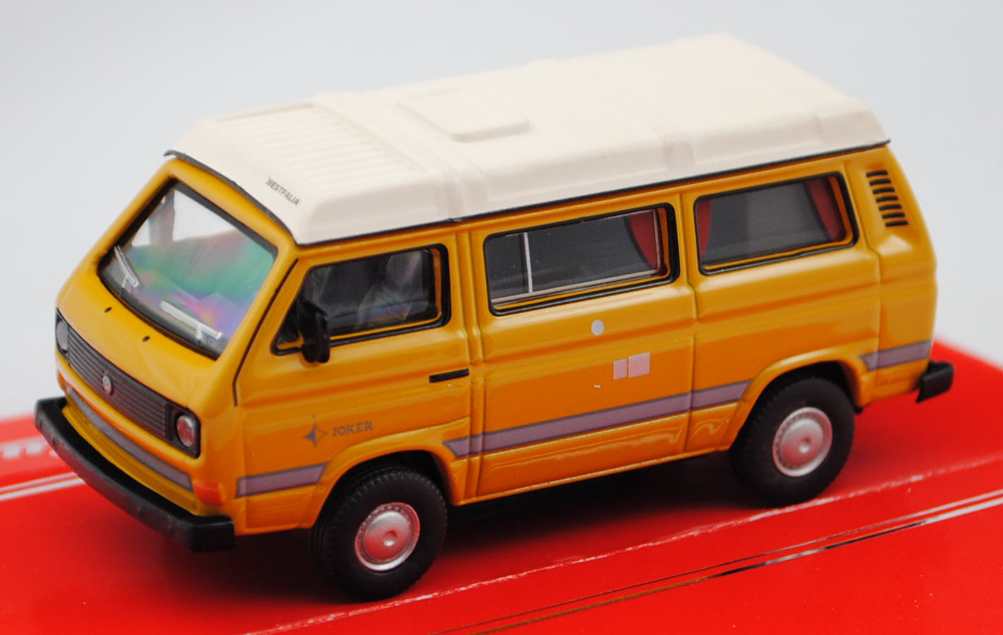 VW T3 Camper Joker (Typ 2-Modell '80, WESTFALIA-Einrichtung, Modell 1979-1992), perlweiß/maisgelb, S