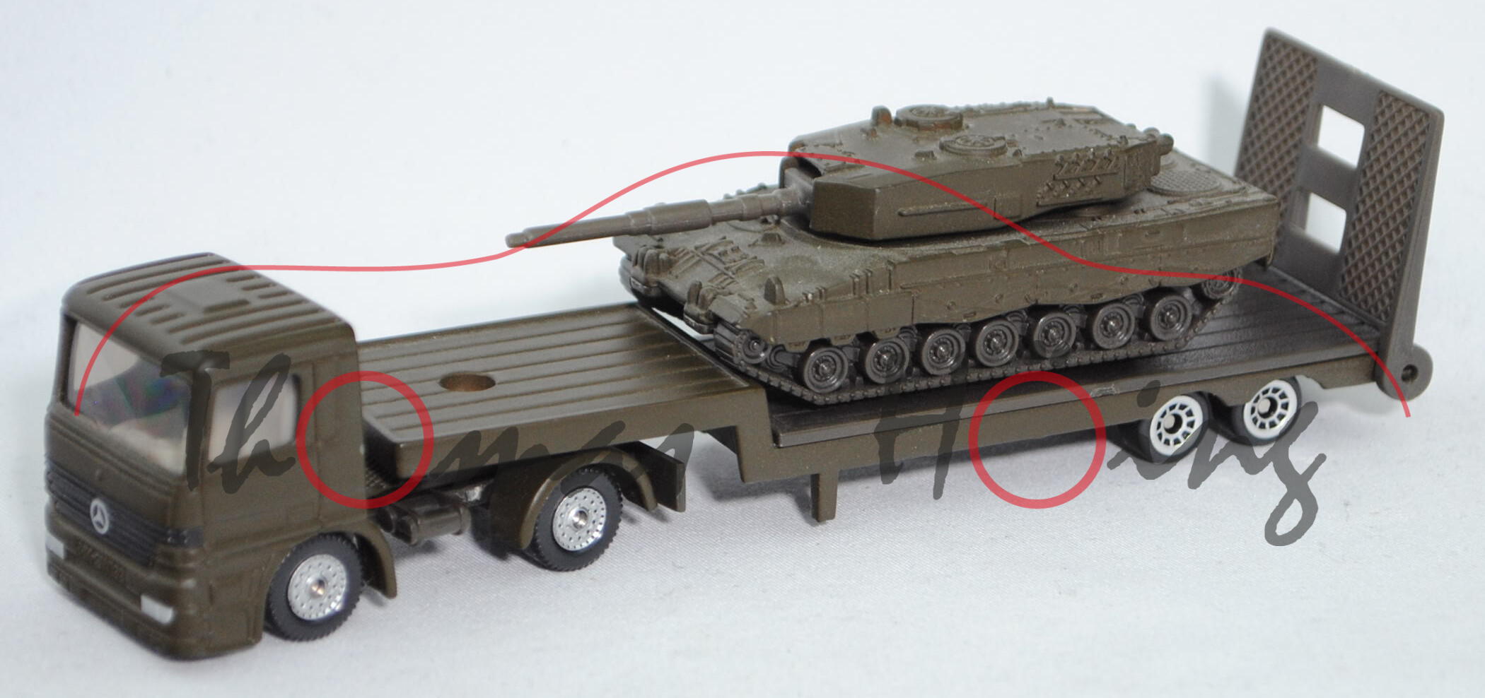 00000 Mercedes-Benz Actros M (Mod. 96-02) Tieflader mit Kampfpanzer Leopard 2A6, grauoliv, ca. 1:84