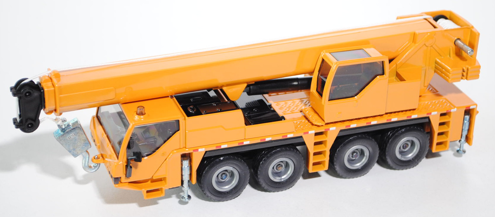 88800 Kranwagen Liebherr LTM 1060/2, chromgelb, rot/weiße Streifen auf den Seiten, 1:55, L17mpK  (Sc