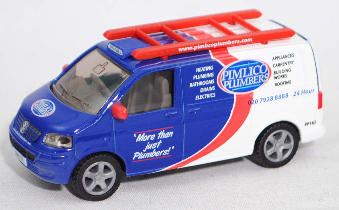 00615 GB VW T5 Transporter (Typ 7H, Mod. 03-09), blau/weiß, PIMLICO / PP163, SIKU, 1:58, Box DRA1N