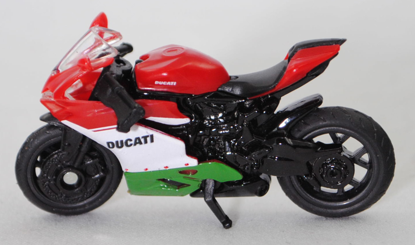 00500 I Ducati 1299 Panigale (4. Generation, Typ Superbike, Modell 2015-2018) Tricolore, rot/schwarz, Verkleidung mit Druck Tricolore, SIKU SUPER, 1:35, P29e mit grauer Preisecke
