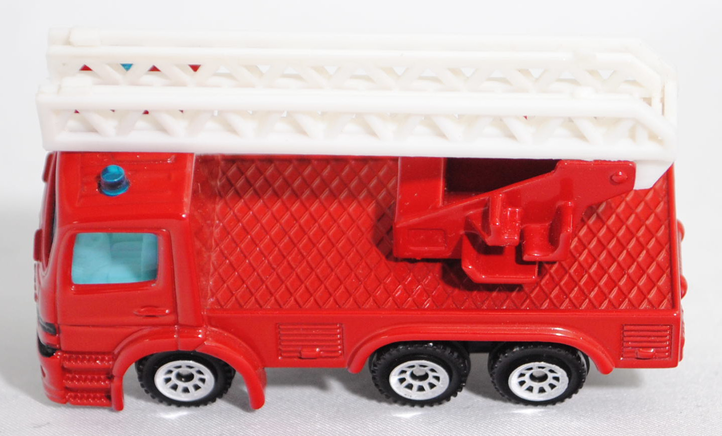 00003 Metz Hubrettungsfahrzeug DL 23-12 S auf Fahrgestell Mercedes-Benz Atego (Modell 1998-2004) (Feuerwehr-Drehleiter), signalrot, Leiter reinweiß, C1 chrom, SIKU SUPER, 1:80, m