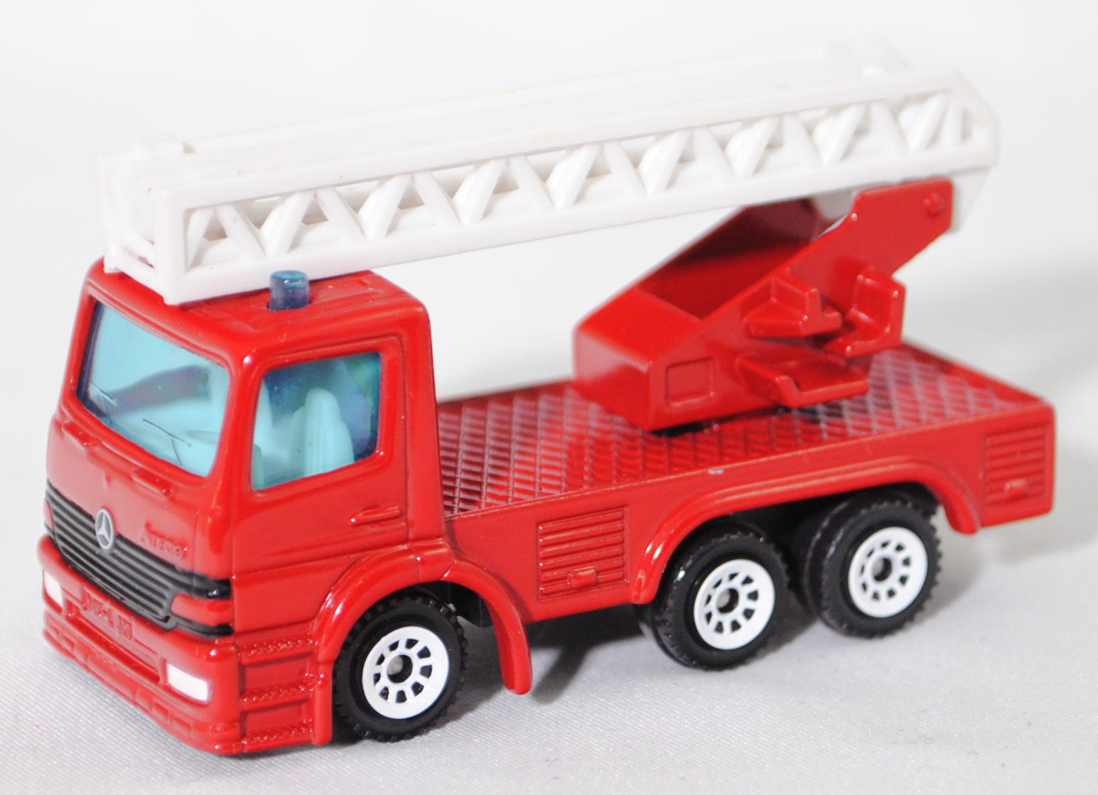 00002 Metz Hubrettungsfahrzeug DL 23-12 S auf Fahrgestell Mercedes-Benz Atego (Modell 1998-2004) (Feuerwehr-Drehleiter), signalrot, C1 weiß, SIKU SUPER, 1:80, m