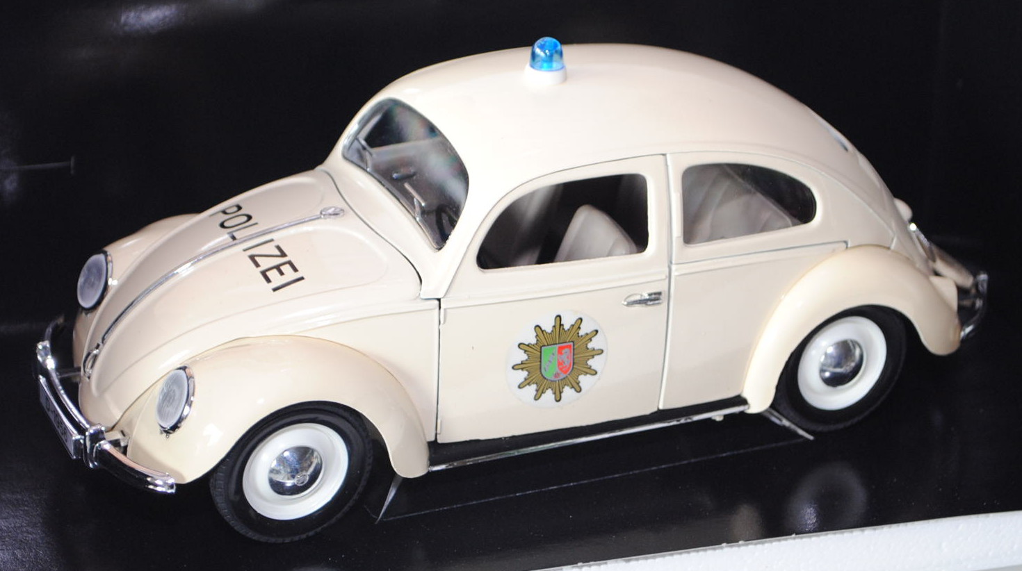 VW Käfer Standardlimousine (Typ 11) (Brezelkäfer), Modell 1949, hellelfenbein, POLIZEI Nordrhein Wes