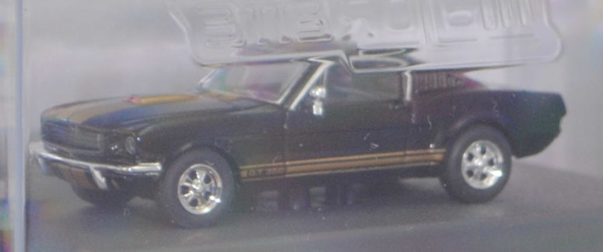 Shelby Mustang GT350 (1. Generation, Vorfacelift, Modell 1965-1965), schwarz, Druck G.T. 350 und Streifen in gold auf den Seiten, majorette, 1:64, PC-Box im Blister (Collection)