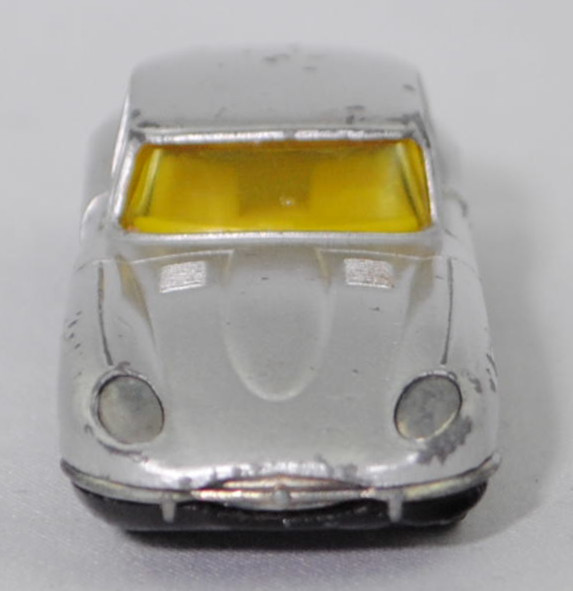 00006 Jaguar E-Type 2+2 SI Coupé 4.2 Liter (Serie 1, Typ 2+2-Sitzer Coupé, Modell 1966-1967), silber, innen gelb, W-Germ, Verglasung gelb, R11 gerillt, SIKU SUPER, 1:61, vsc