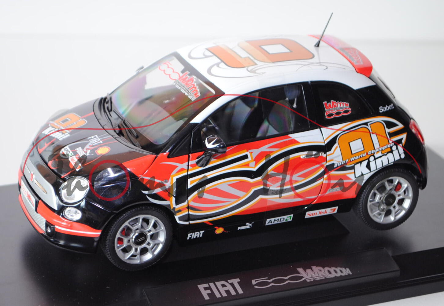 Fiat 500 WROOOM, Modell 2007-, reinweiß/schwarz/blutorange, 01 / 2007 World Champion / Kimi, 1:18, N