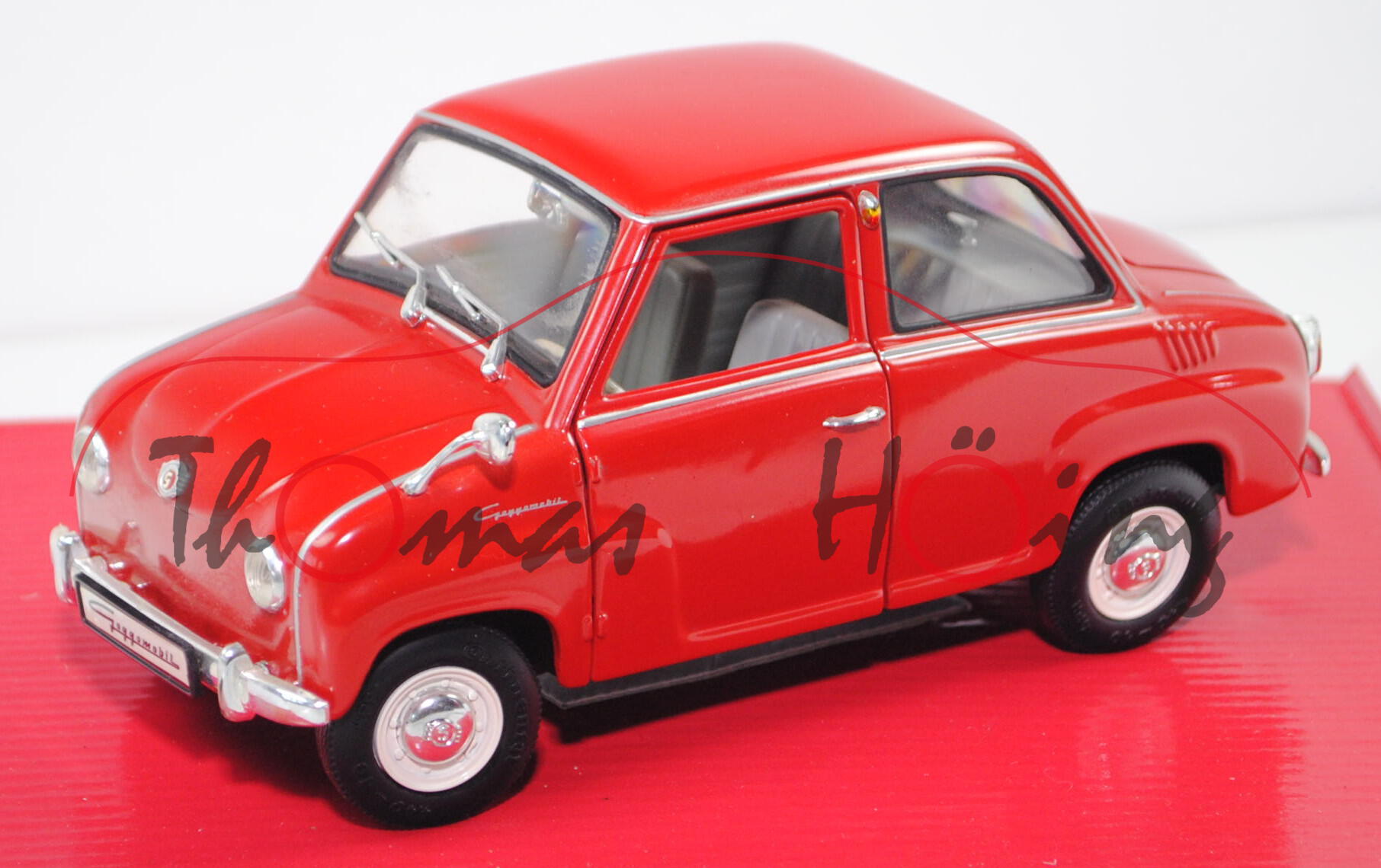 Goggomobil® T 250 (Typ Limousine, Modell 1964-1969), rot, Revell, 1:18, mb (Vitrinenmodell)