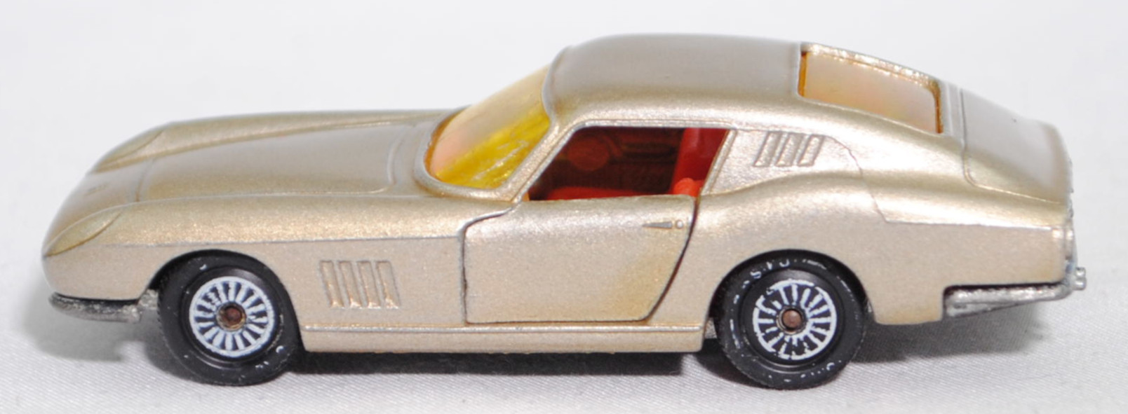 00005 Umbau Ferrari Berlinetta 275 GTB (Tipo 563, 2. Serie, Long Nose / Lange Nase, Modell 1965-1966), blass-goldmetallic, Frontscheinwerfer integriert, Bpr. 1012, W-Germ, R11, SIKU, 1:56, m-