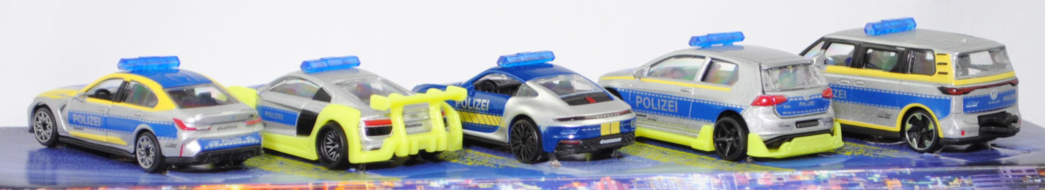 Giftpack POLIZEI Tune it Safe: VW ID. Buzz Pro + VW Golf VII GTI + Porsche 911 Carrera S Coupé + Audi R8 Coupé V10 + BMW M3 Limousine, silber, majorette, mb (POLIZEI)