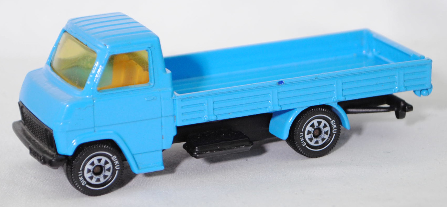 06402 HU Hanomag-Henschel F 55 (F-Reihe, Modell 1969-1973) Pritschenwagen ohne Plane, himmelblau, siku° EXPRESS, SIKU Ungarn / Metchy, 1:60, m- (HUNGARY SPECIAL)