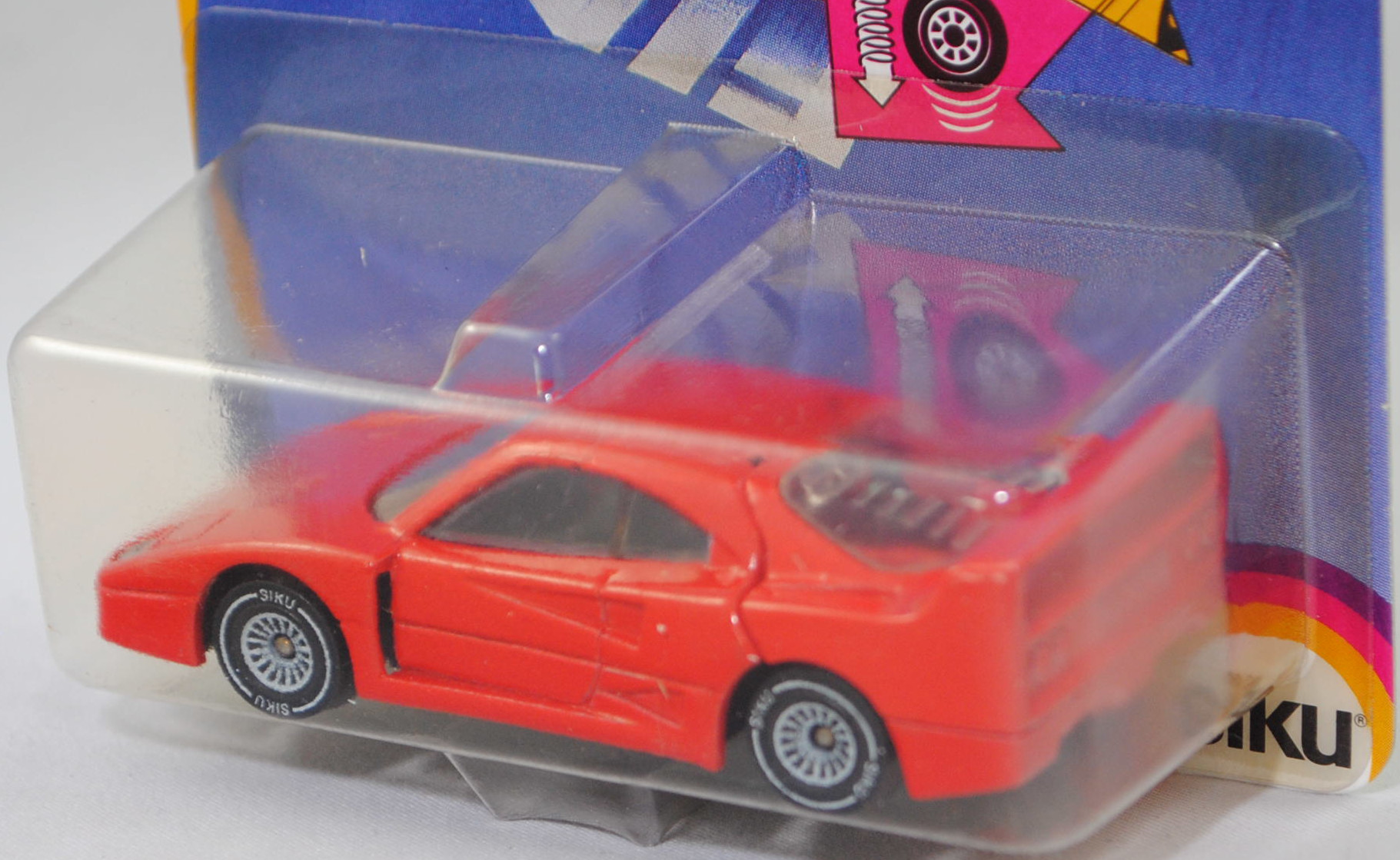 00000 Ferrari F40 (Typ F120, Modell 1987-1992), verkehrsrot (vgl. rosso corsa beim Original, Farbcode FER 300/6), Chassis chrom, W-Germ, ohne CE-Zeichen, B4, SIKU SUPER, 1:56, P21 ohne NEU