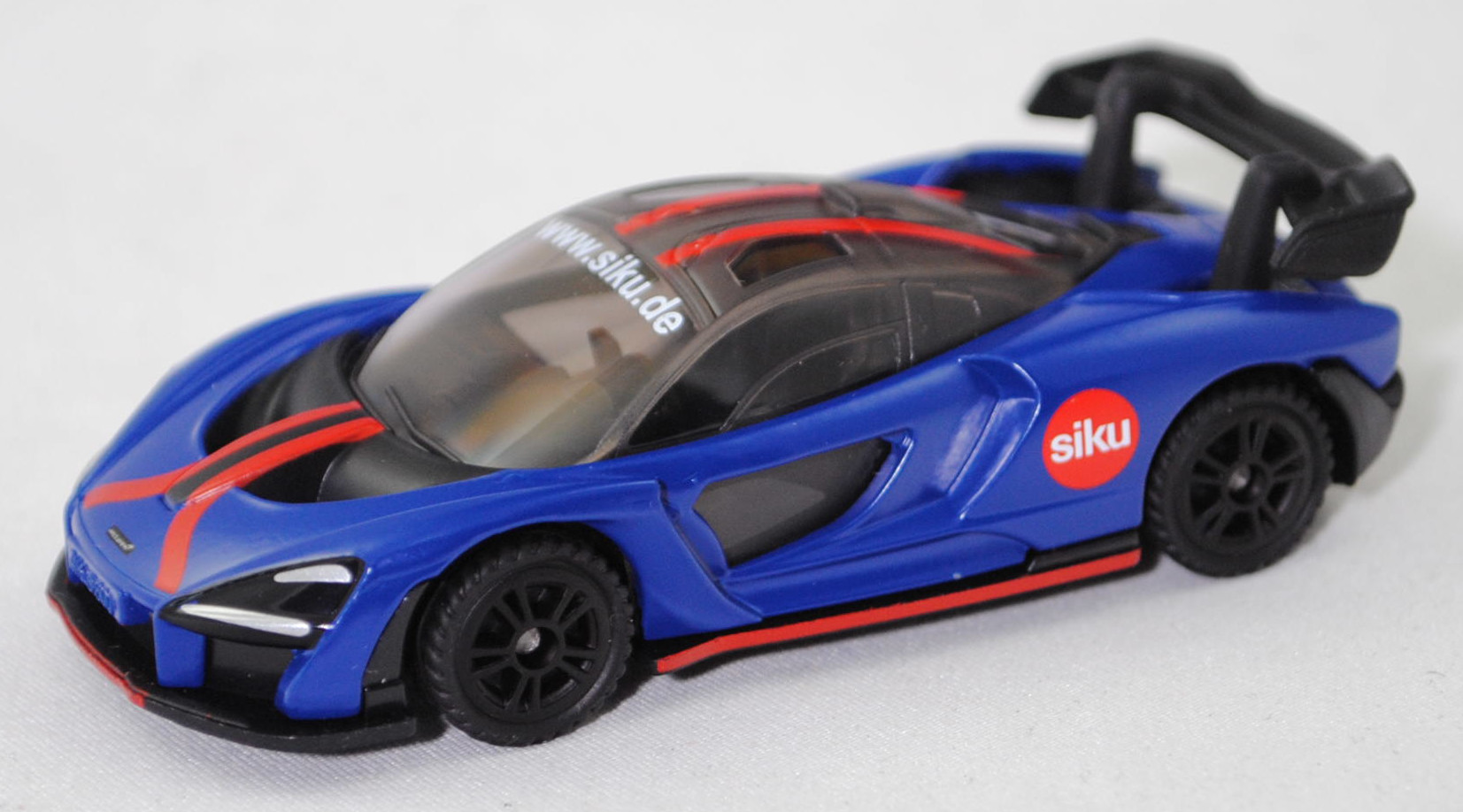 00403 McLaren Senna (Typ Coupé, P15, Mod. 2018-), h.-violettblau/schwarz, siku-Logo, SIKU, Werbebox