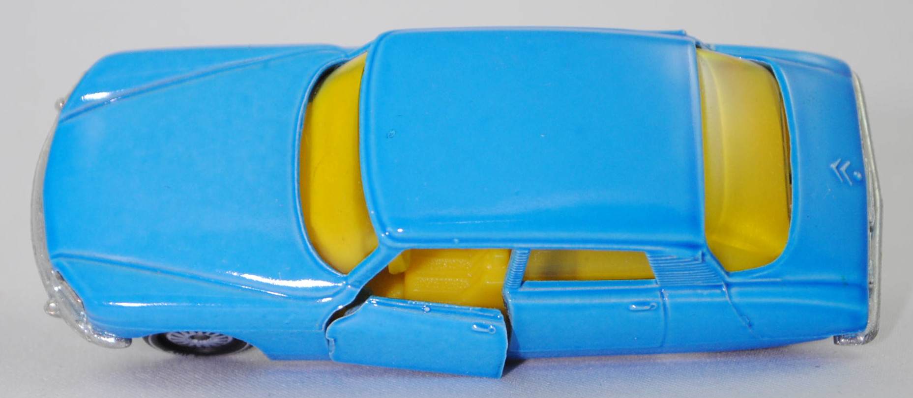 00005 Citroen DS 21 (2. Generation D-Modelle, Vorfacelift, Modell 1967-1968), hell-himmelblau, innen zinkgelb, Germ, R11 gerillt, SIKU SUPER, 1:61, m