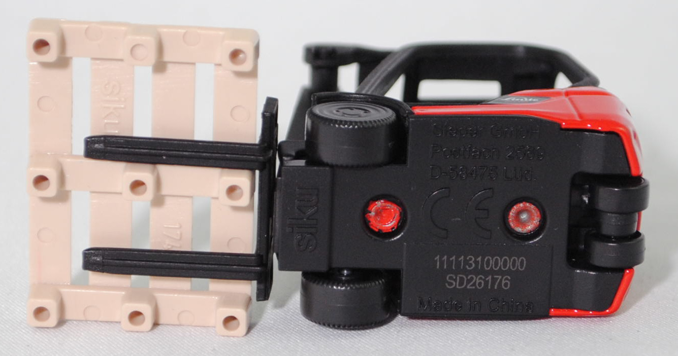 00000 Linde MH Elektrostapler Xi16 (Typ Dreirad-Elektrostapler, Baureihe 1251, Modell 2024-), schwarz/rot, Sitz schwarz, SIKU SUPER, 1:43, P29f