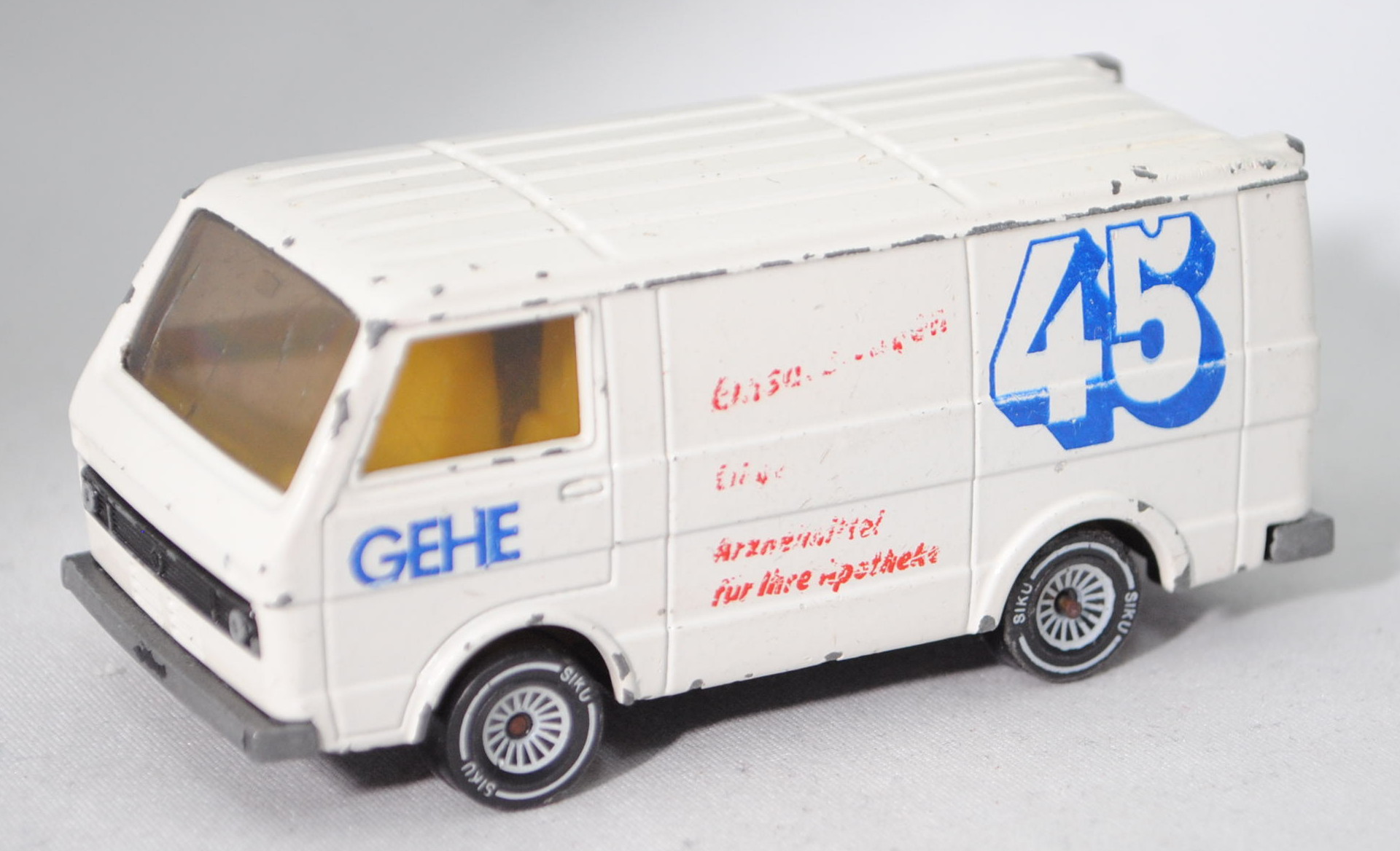 VW LT 28 Kastenwagen 2.0 (1. Ge., Modell 1975-1982), reinweiß, GEHE / Einsatzwagen 45, Farbabplatzer