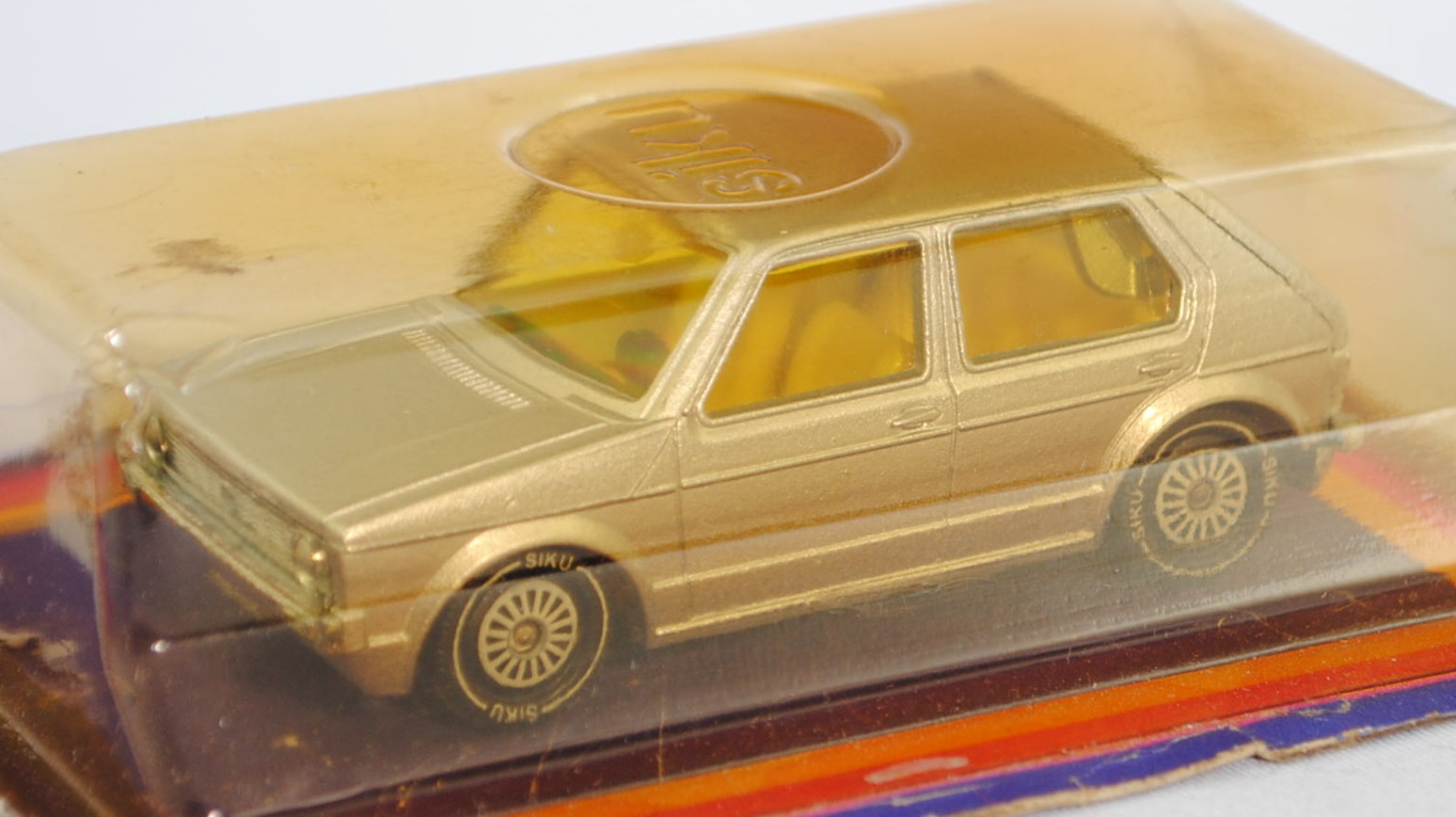 00000 VW Golf I LS (Typ 17, Modell 1974-1978), silbergraumetallic, innen schwefelgelb, Lenkrad schw