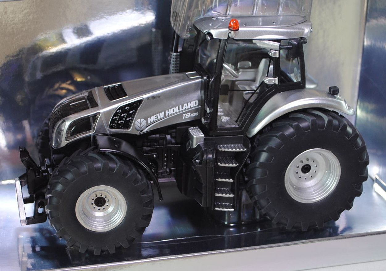 New Holland T8.420 Traktor, silbermetallic/schwarz, SIKU EDITION 2013, L17mpP, einmalige limitierte 