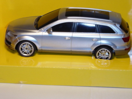 Audi Q7, Mj 05, silber, mit Fernsteuerung, RASTAR, 1:24, mb