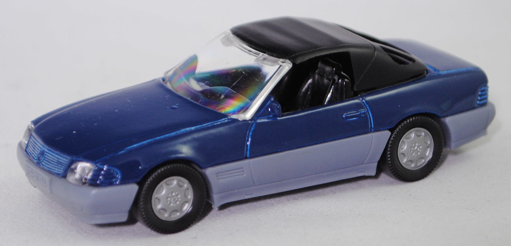 00002 Mercedes-Benz 500 SL mit Verdeck (Hardtop) (R 129, Modell 1989-1992), saphirblau/fehgrau, Scheibe seitlich unlackiert, Heckklappe ohne Stern, Germ, B7, SIKU, 1:55, m