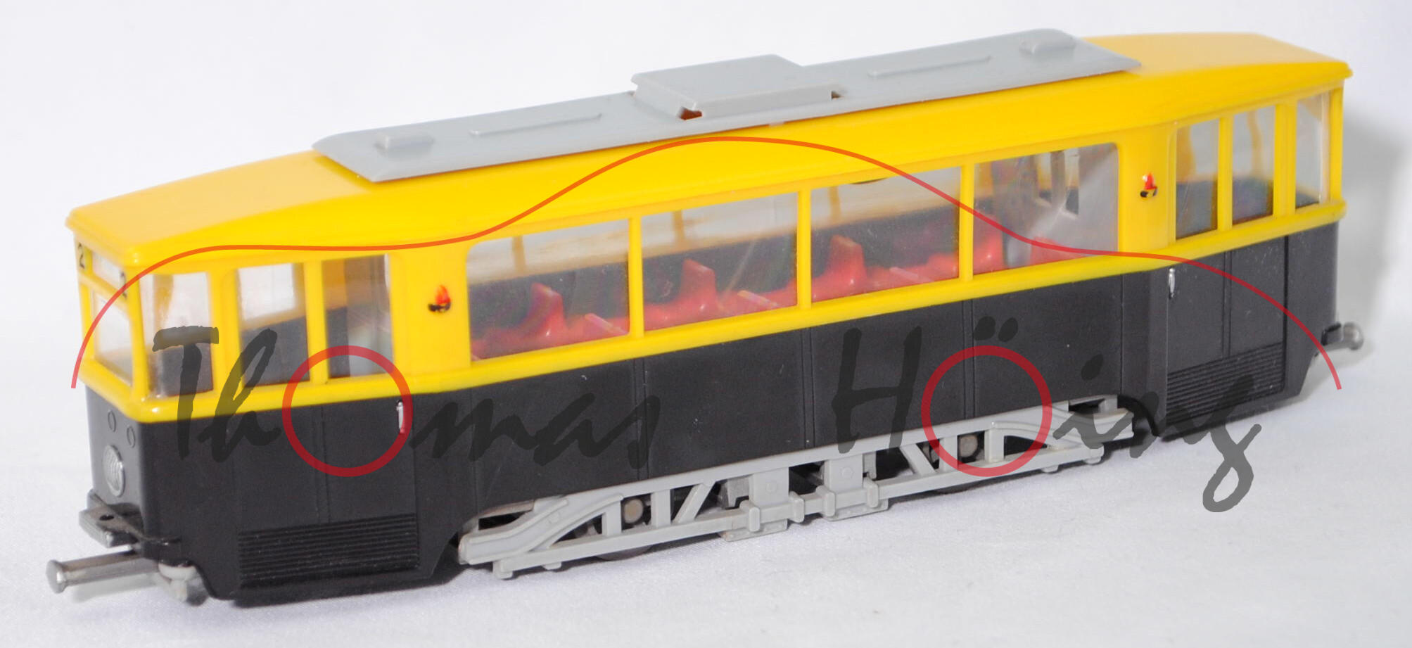 00001 zweiachsiger Straßenbahn-Aufbautriebwagen (Modell 1948-1955), gelb/schwarz, Dachaufbau grau, Fahrgestell graumetallic, RV 40 grau, Siku, 1:60 (Pantograph weg)