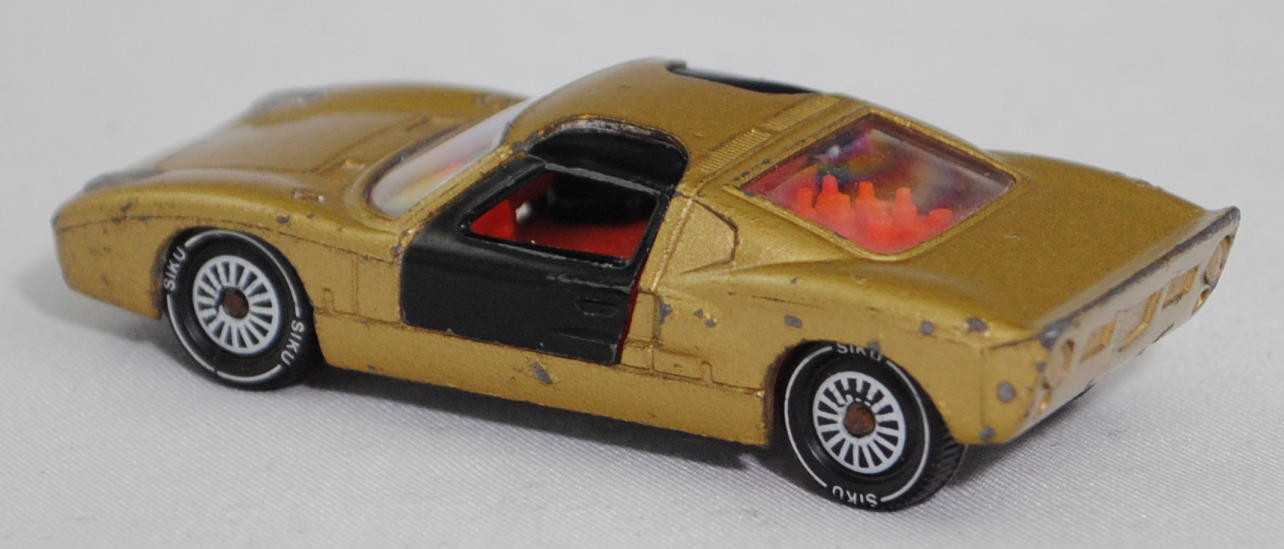 00005 Ford GT40 (Mk I bzw. Mark 1, Modell 1965-1967), Karosserie goldmetallic, Türen schwarz, Bpr. V 296 / W-Germ, Verglasung klar, R11 gerillt, SIKU SUPER, 1:57, m-