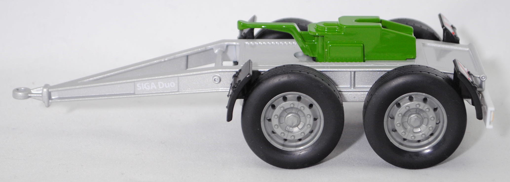 00401 Dolly SIGA Nova Duo (Typ Fahrgetsell mit 2 Achsen, Modell 2006-), Fahrgestell silber, D-Nummernschild OL MK 100, Kupplung grün, SIKU FARMER, 1:32, L17mpK (Limited)