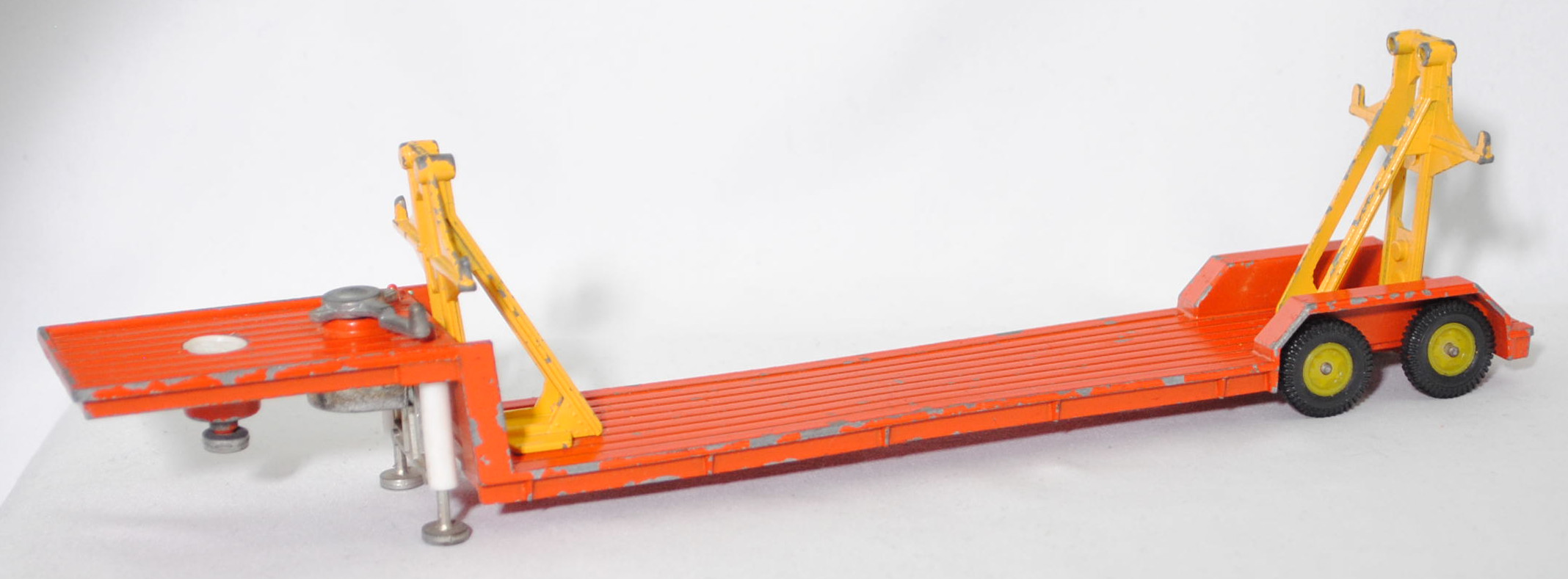 00012a Sattelauflieger für Fertigbauteile der 4-fach-Garage, Tieflader reinorange/signalgelb, Hydraulikstempel weiß, ohne Ladegut, SIKU-SUPER-ZINKGUSS 1:60 (V-SERIE), 1:58, sc