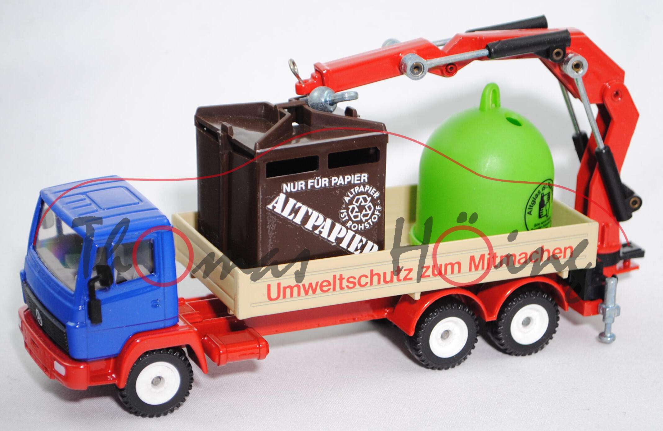 00007 Mercedes LN-2 Recycling-Transporter, hell-ultramamarinblau/grünbeige/verkehrsrot, L14a