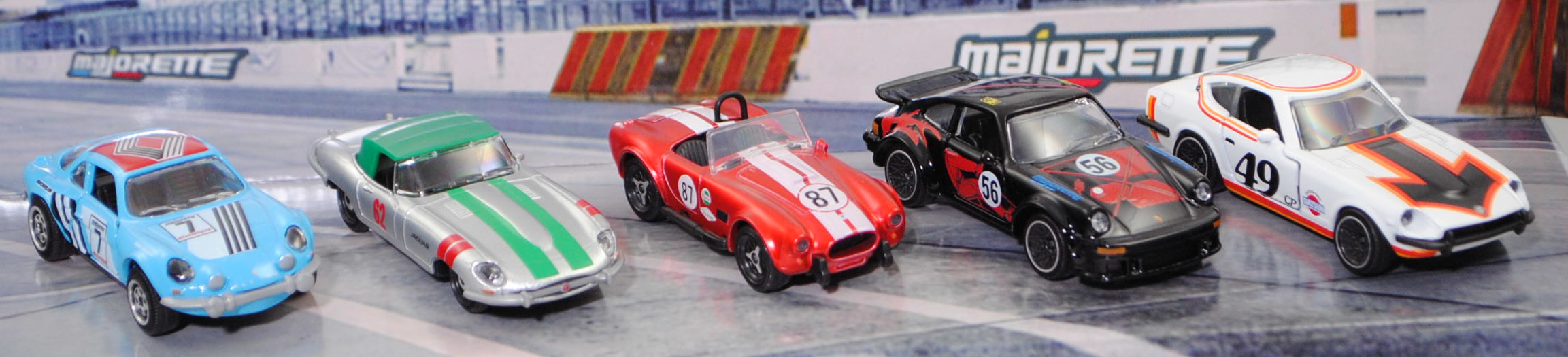 Vintage Racing Giftpack: Renault Alpine A110 + Jaguar E-Type Roadster + AC Cobra 427 S/C / Shelby Cobra 427 S/C + Porsche 934 oder Porsche Turbo RSR + Datsun 260Z , majorette, mb