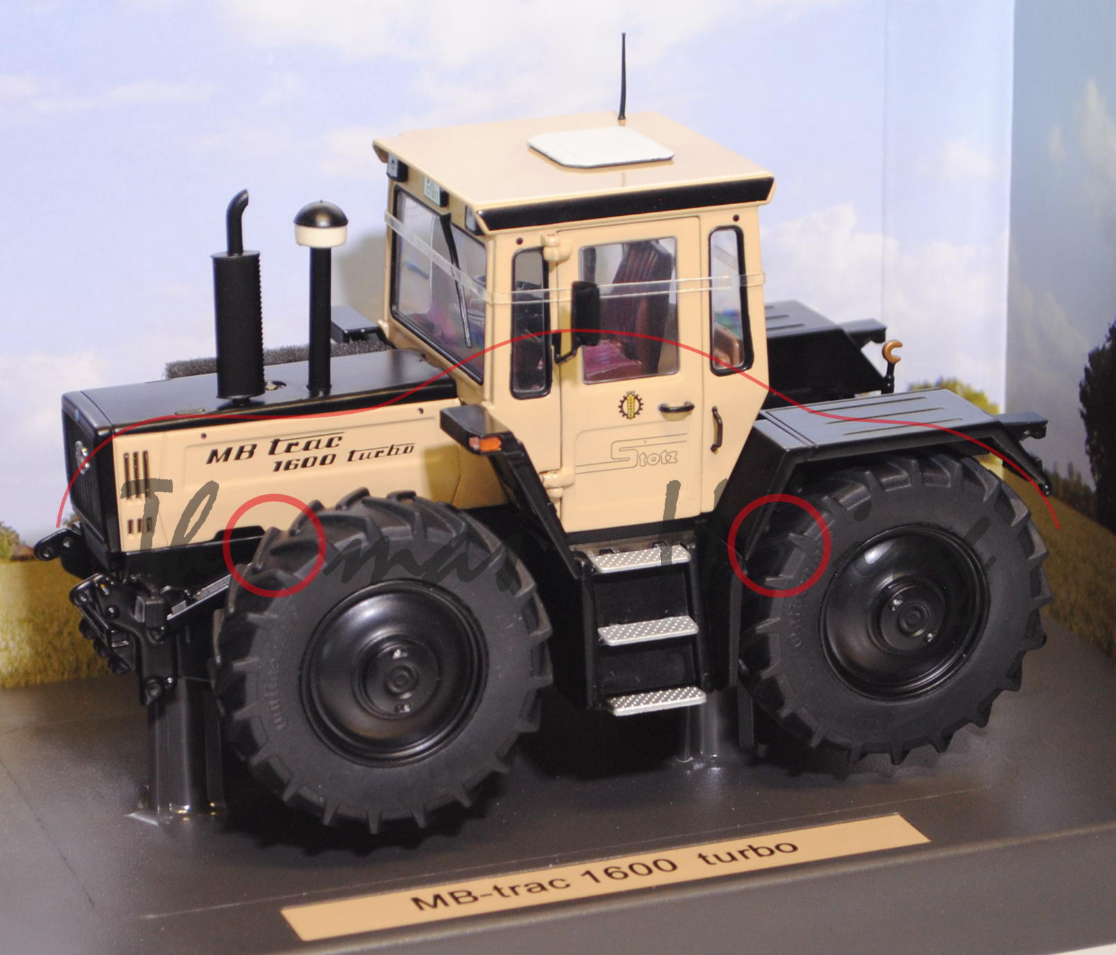 MB-trac 1600 türbo Stotz, Baureihe W441, Ausführung 1987-1991, beige/schwarz, Türen zu öffnen, getön