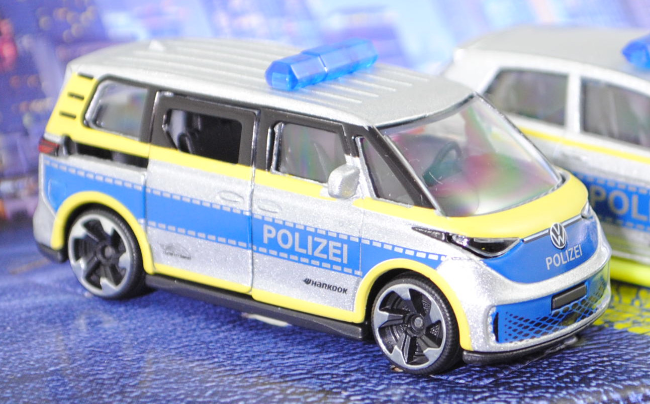 Giftpack POLIZEI Tune it Safe: VW ID. Buzz Pro + VW Golf VII GTI + Porsche 911 Carrera S Coupé + Audi R8 Coupé V10 + BMW M3 Limousine, silber, majorette, mb (POLIZEI)