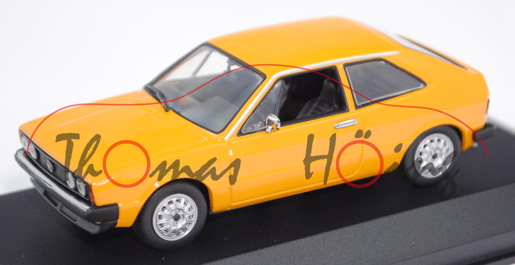 VW Scirocco TS (Modell 1975-1976), mariogelb (Lacknr. 20A), innen schwarz, Maxichamps, 1:43, PC-Box