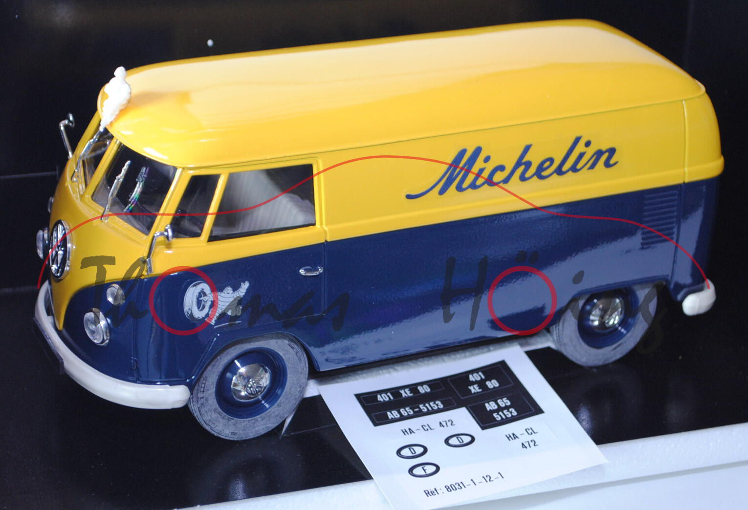 VW Transporter Kastenwagen (Typ T1), Modell 1966, verkehrsgelb/saphirblau, Michelin, Heckklappe zu ö