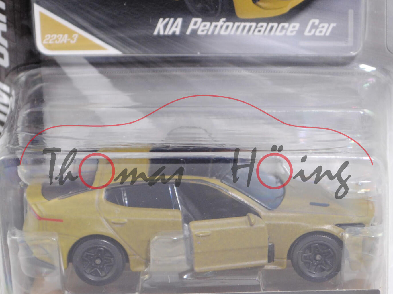 Kia Stinger 3.3 T-GDI AWD GT (Modell 2018-2020), dunkel-olivgelb (10°C) / dunkel-blaulila (22°C), Nr. 223A-3, majorette, 1:61, Blister