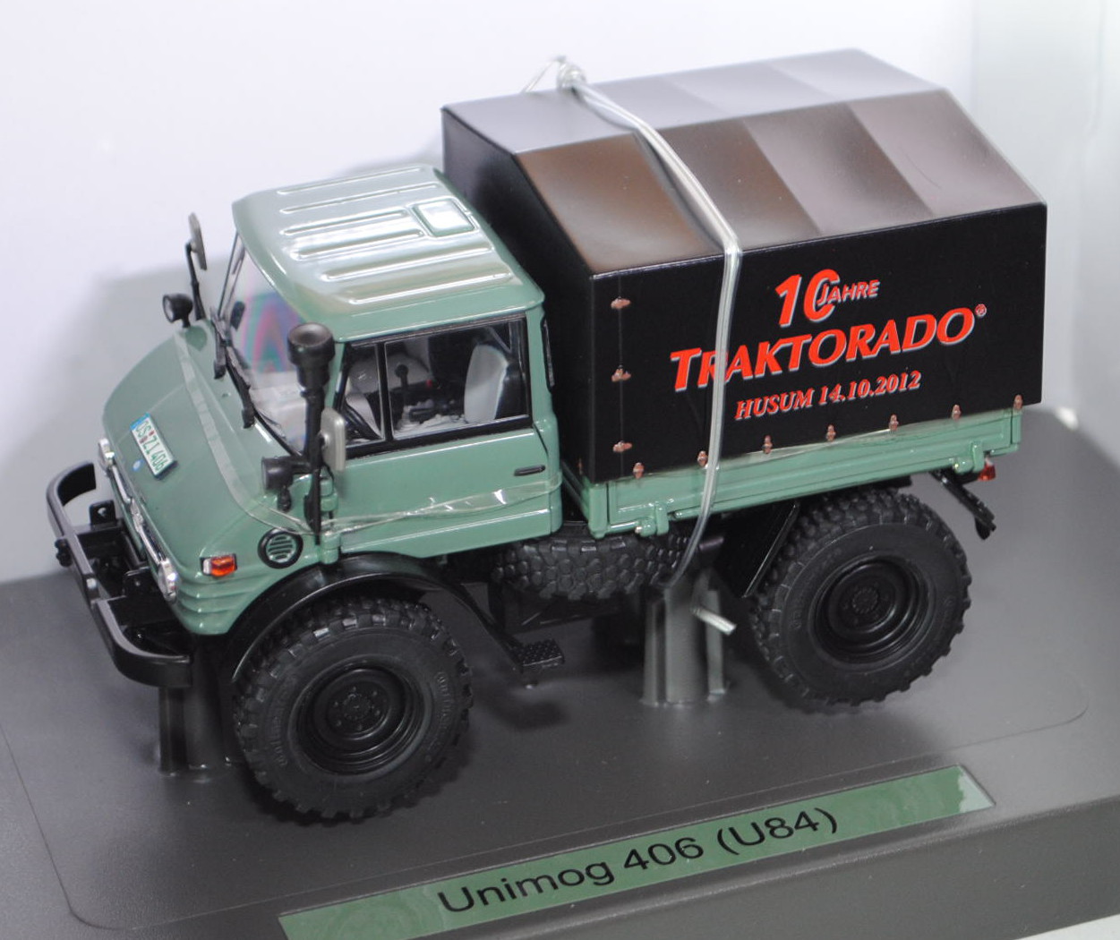 Unimog 406 (U84) Ganzstahl-Fahrerhaus (1971 - 1989) mit Plane, resedagrün/schwarz, 10 JAHRE / TRAKTO