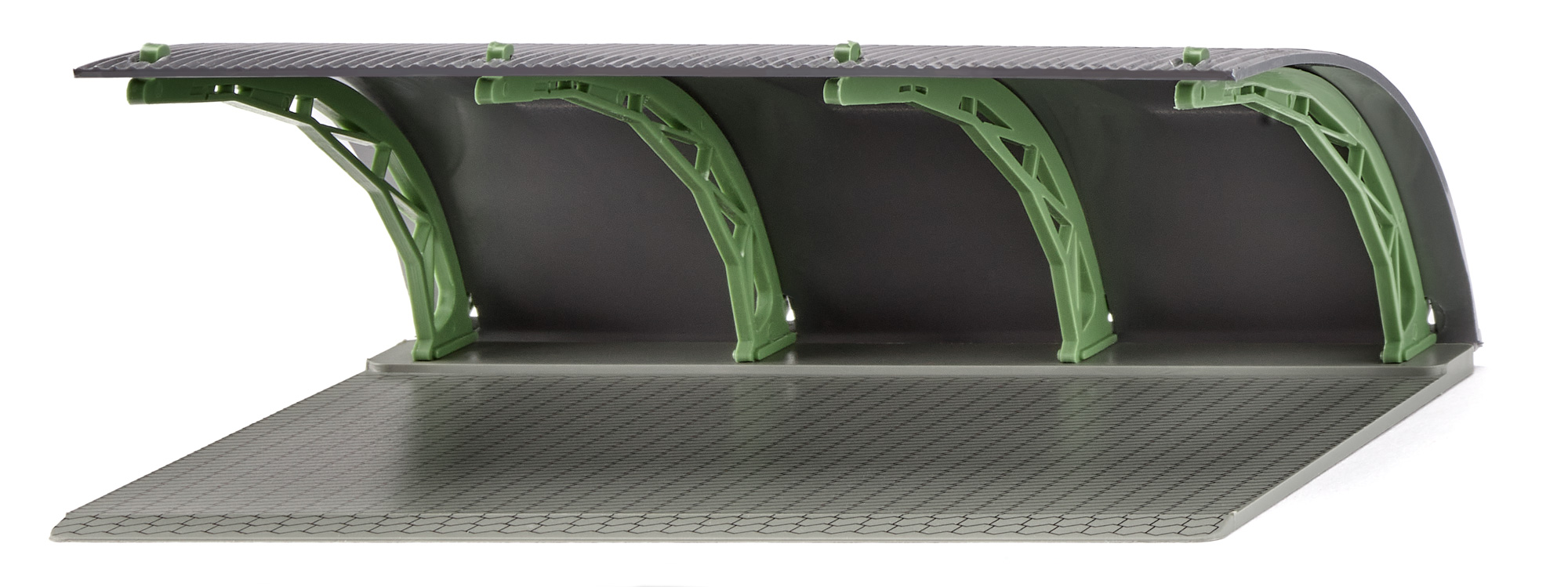 Parkhalle (Typ Schuster-Parkhalle, Modell 1952-1966), Stützstreben resedagrün, Welldach silber, Bodenplatte betongrau mit Druck Pflasterstein-Motiv, Wiking, 1:87, mb