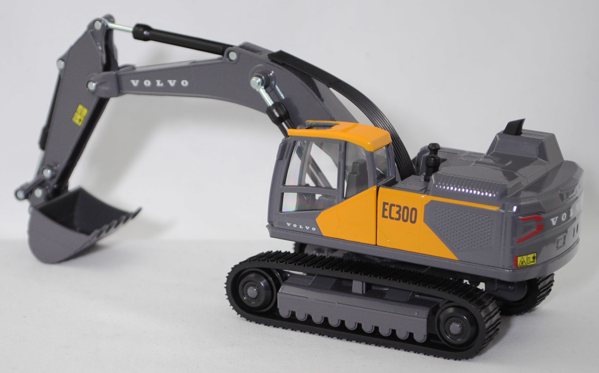 00000 Hydraulikbagger Volvo EC300 mit Tieflöffel und Raupenfahrwerk, maisgelb/blass-graubraun, Sitz schwarz, SIKU SUPER 1:50, L17mpK