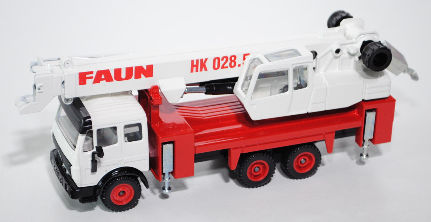 00001 FAUN LKW-Teleskop-Aufbaukran HK 028, weiß/schwarz/rot, FAUN HK 028.5, Chassis schwarz, L15