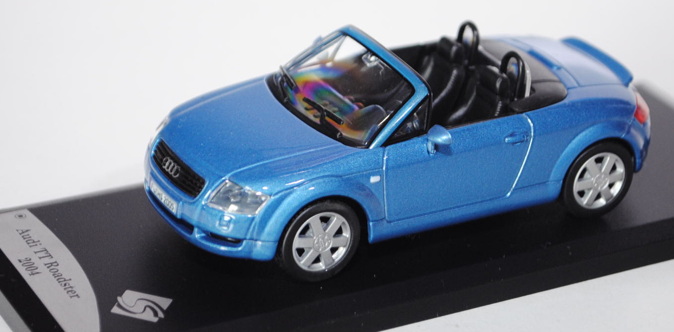 Audi TT Roadster (Typ 8N), Modell 1999-2006, blaumetallic, innen schwarz, mit Heckspoiler, SOLIDO, 1