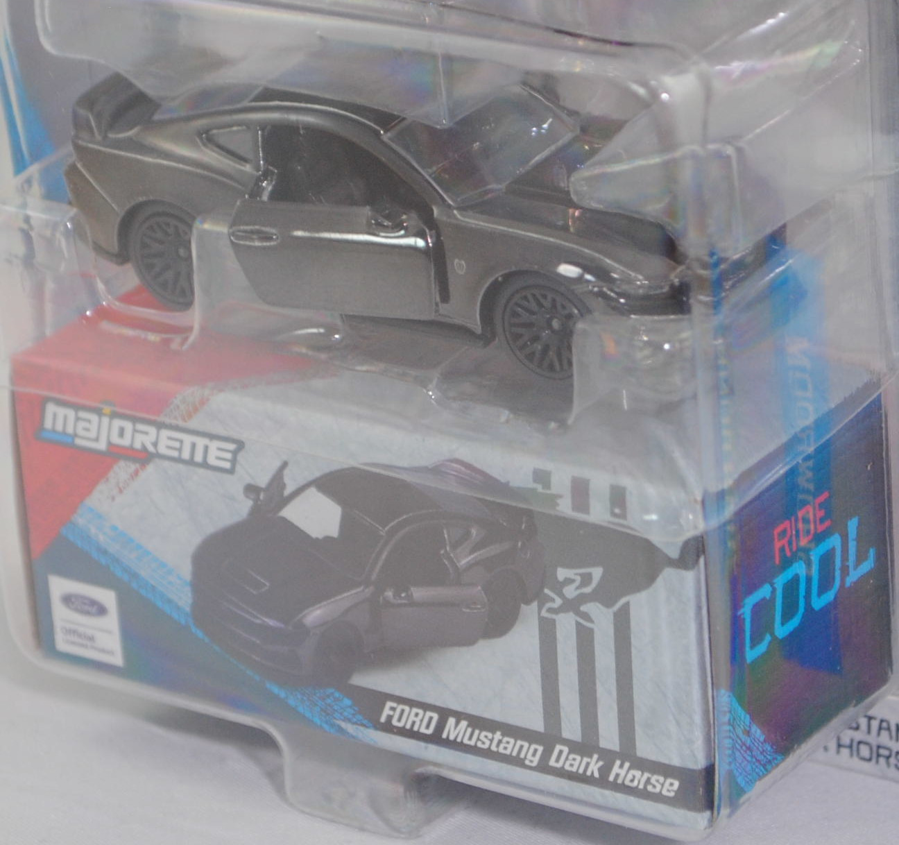 Ford Mustang Dark Horse™ 5.0l Ti-VCT V8 (interne Baureihenbezeichnung S650, Typ VII, Modell 2024-) (Nr. 204E), hell-graubraunmetallic, majorette, 1:64, Blister (SHOWROOM DELUXE CARS)