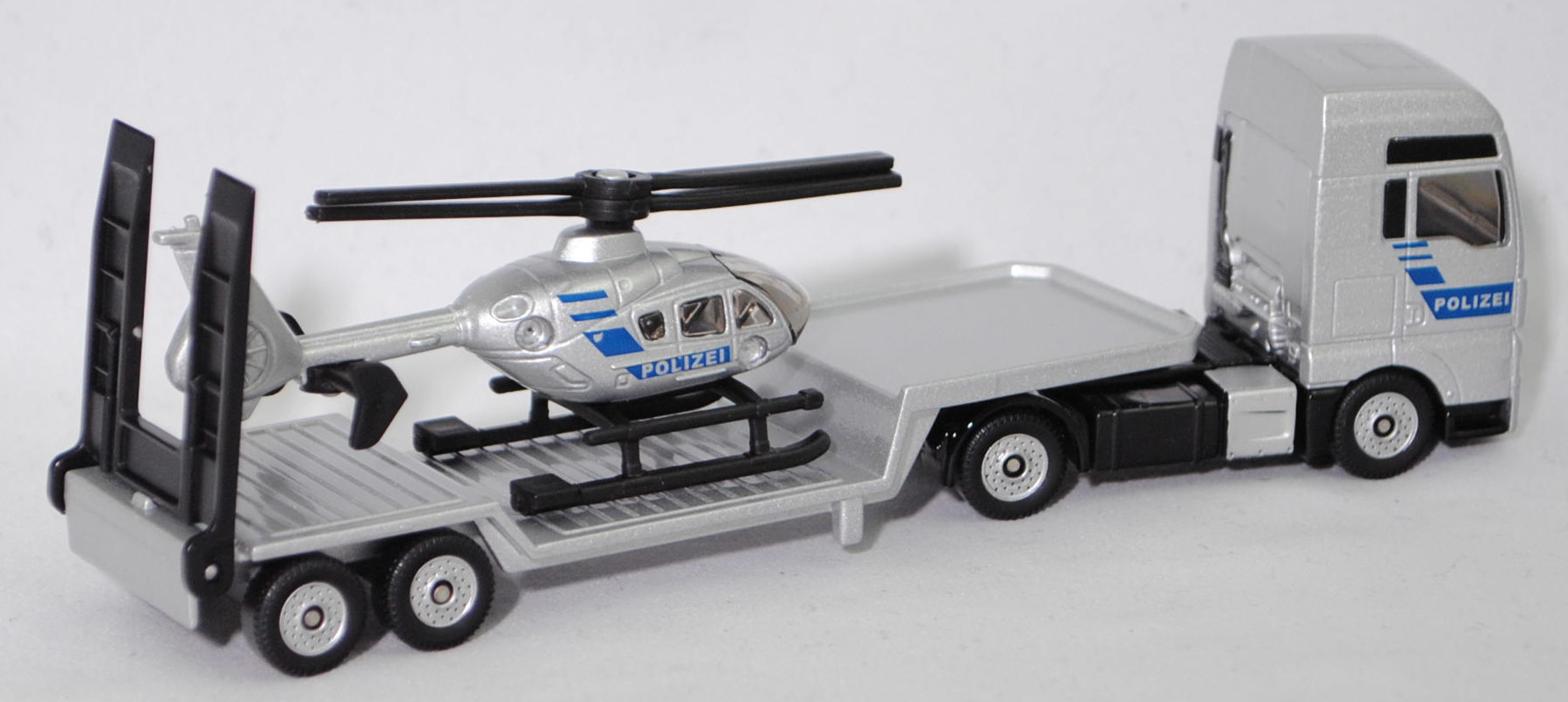 00000 MAN TGX 18.580 D38 XXL (Modell 2017-2019) mit Sattelauflieger und Polizei-Hubschrauber Eurocopter EC 135 T1 (Modell 1996-2002), silber, POLIZEI, SIKU SUPER 1:87, L17mpK