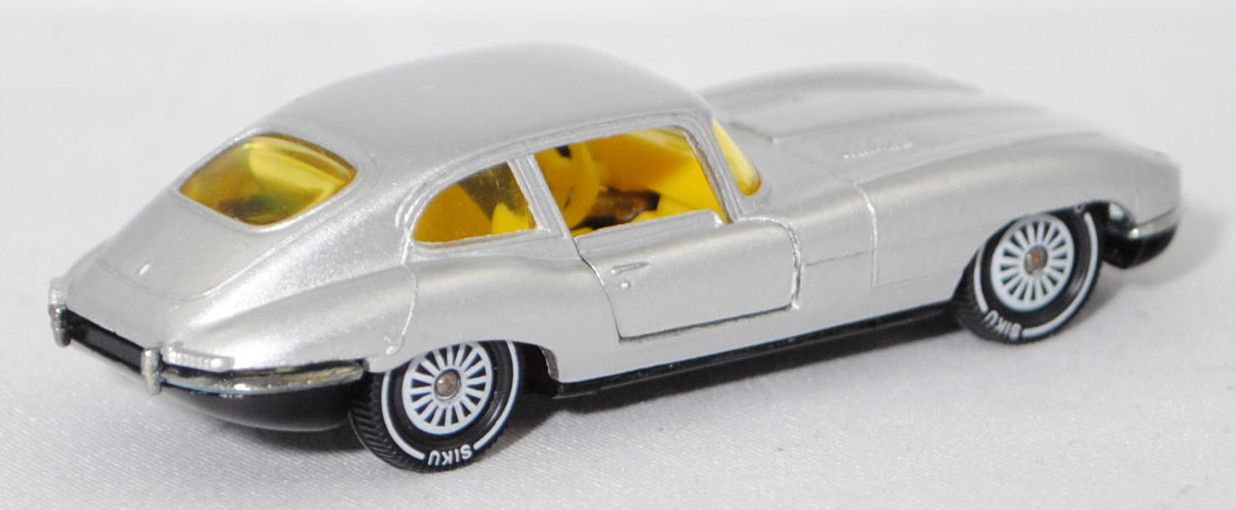 00006 Jaguar E-Type 2+2 SI Coupé 4.2 Liter (Serie 1, Typ 2+2-Sitzer Coupé, Modell 1966-1967), silber, innen gelb, W-Germ, Verglasung gelb, R11 gerillt, SIKU SUPER, 1:61, m